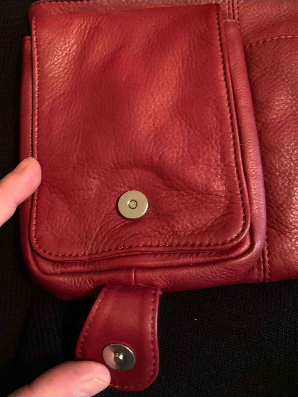 HOBO Red Pebbled Leather Crossbody with Front Pockets - Picture 4 of 9